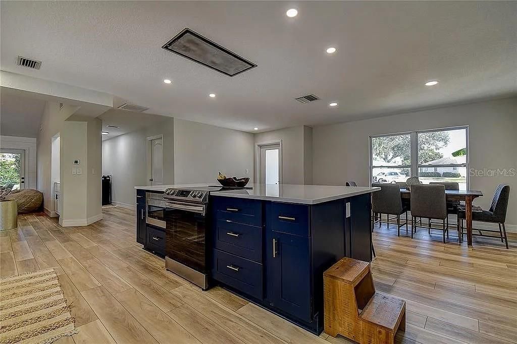 For Sale: $775,000 (4 beds, 3 baths, 2620 Square Feet)