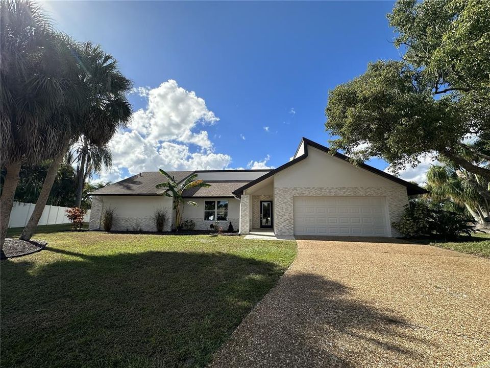 For Sale: $775,000 (4 beds, 3 baths, 2620 Square Feet)