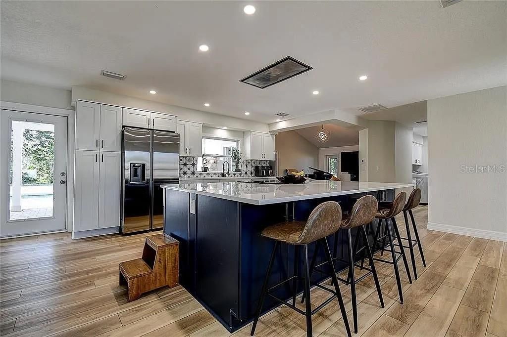 For Sale: $775,000 (4 beds, 3 baths, 2620 Square Feet)