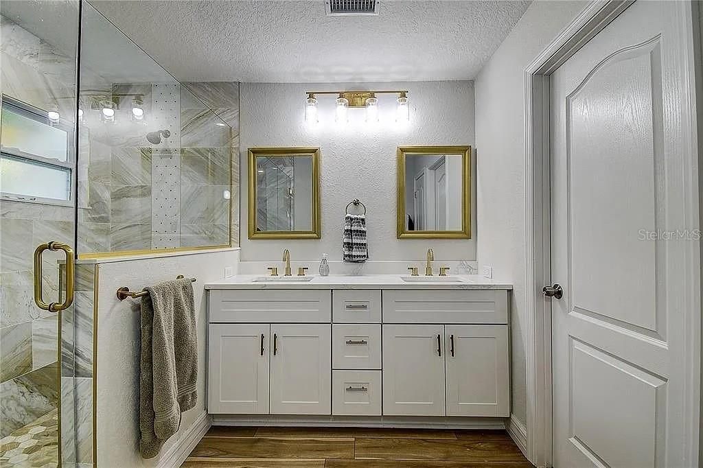 For Sale: $775,000 (4 beds, 3 baths, 2620 Square Feet)