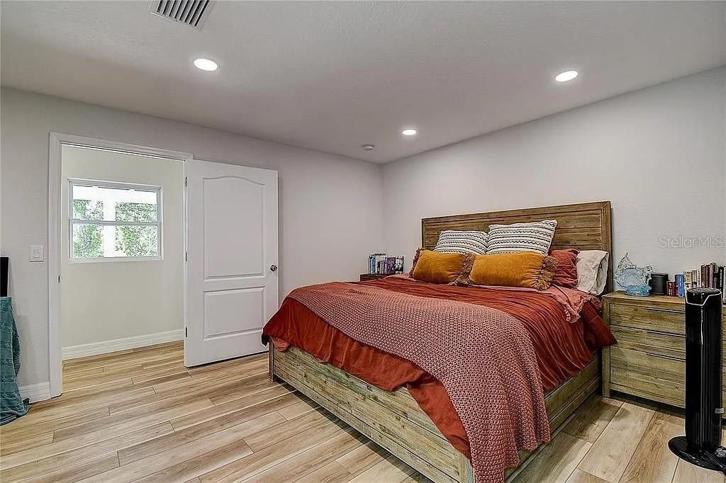 For Sale: $775,000 (4 beds, 3 baths, 2620 Square Feet)