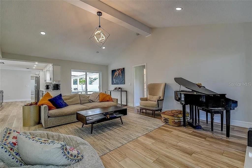 For Sale: $775,000 (4 beds, 3 baths, 2620 Square Feet)