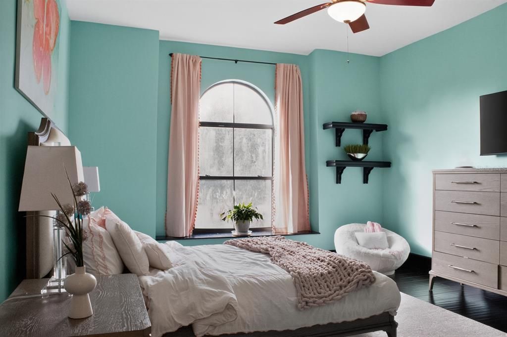 For Rent: $25,000 (5 beds, 3 baths, 8334 Square Feet)