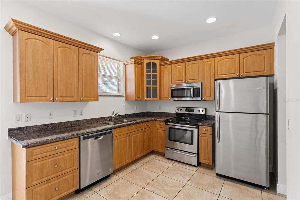 For Rent: $1,550 (3 beds, 2 baths, 1270 Square Feet)