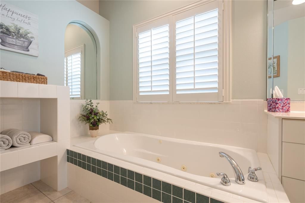 For Sale: $599,000 (4 beds, 2 baths, 2432 Square Feet)
