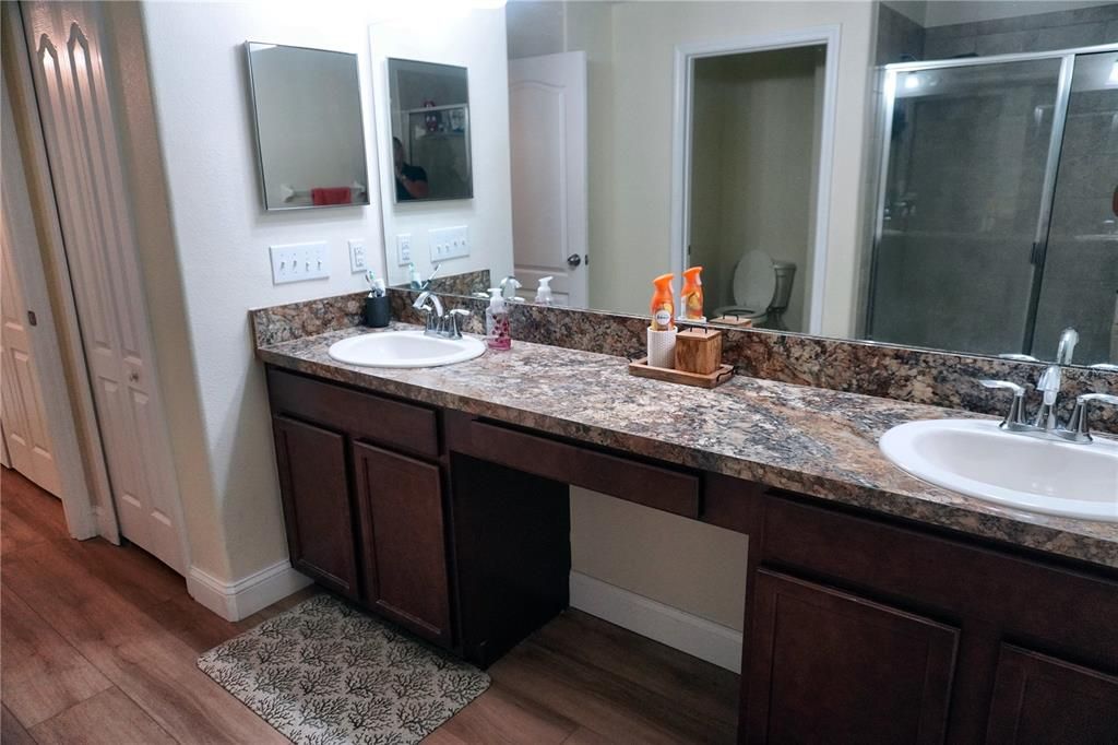For Sale: $299,000 (3 beds, 2 baths, 1676 Square Feet)