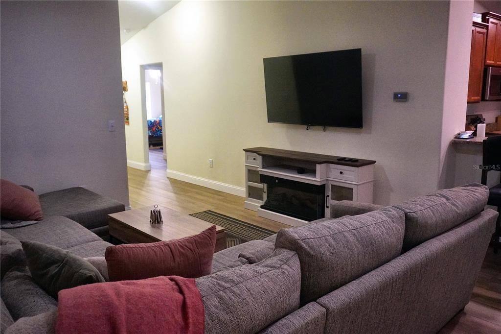 For Sale: $299,000 (3 beds, 2 baths, 1676 Square Feet)