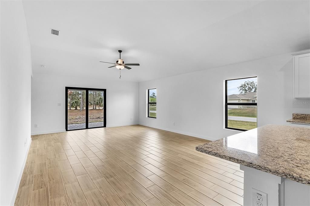 For Sale: $384,900 (4 beds, 2 baths, 1696 Square Feet)
