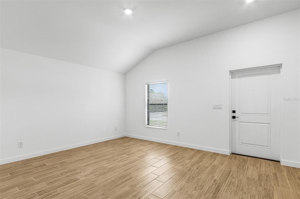 For Sale: $384,900 (4 beds, 2 baths, 1696 Square Feet)