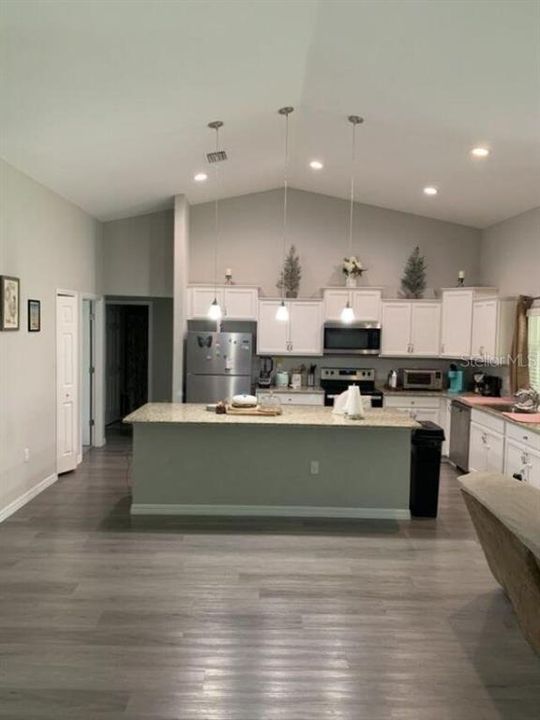 For Sale: $394,000 (4 beds, 2 baths, 1927 Square Feet)