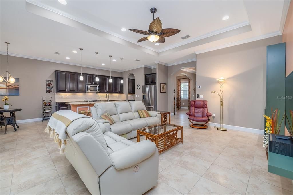 Activo con contrato: $449,900 (3 camas, 2 baños, 2024 Pies cuadrados)