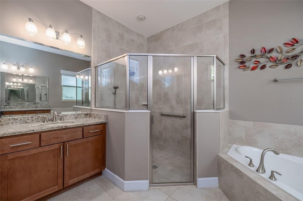 Activo con contrato: $449,900 (3 camas, 2 baños, 2024 Pies cuadrados)