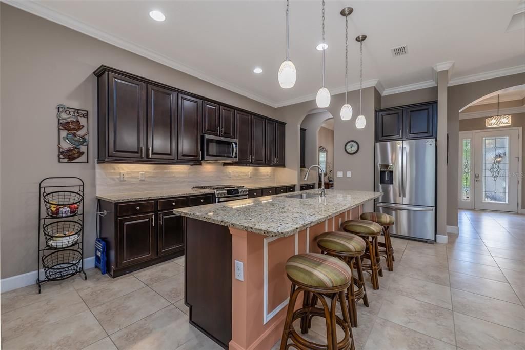 Activo con contrato: $449,900 (3 camas, 2 baños, 2024 Pies cuadrados)