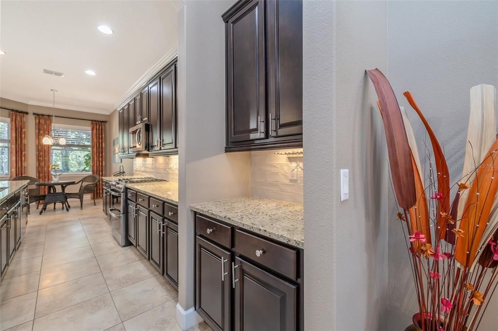 Activo con contrato: $449,900 (3 camas, 2 baños, 2024 Pies cuadrados)