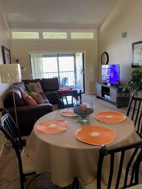 For Rent: $1,950 (2 beds, 2 baths, 924 Square Feet)