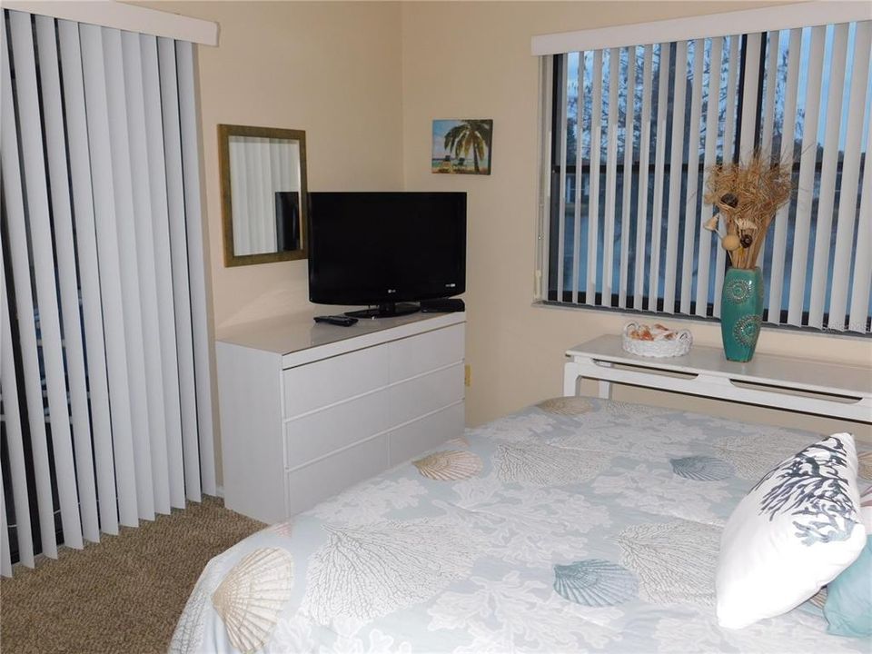 For Rent: $1,950 (2 beds, 2 baths, 924 Square Feet)