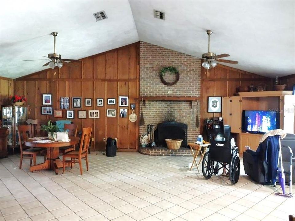 For Sale: $429,900 (2 beds, 2 baths, 1500 Square Feet)