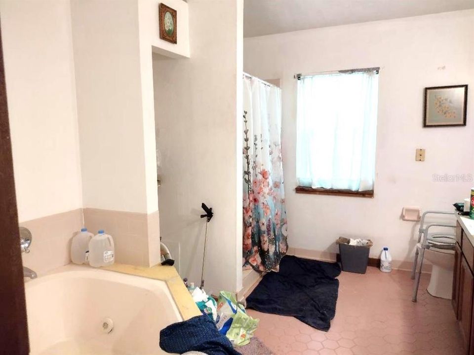 For Sale: $429,900 (2 beds, 2 baths, 1500 Square Feet)