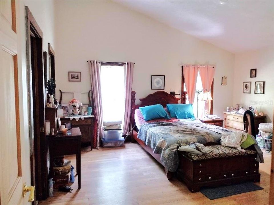 For Sale: $429,900 (2 beds, 2 baths, 1500 Square Feet)