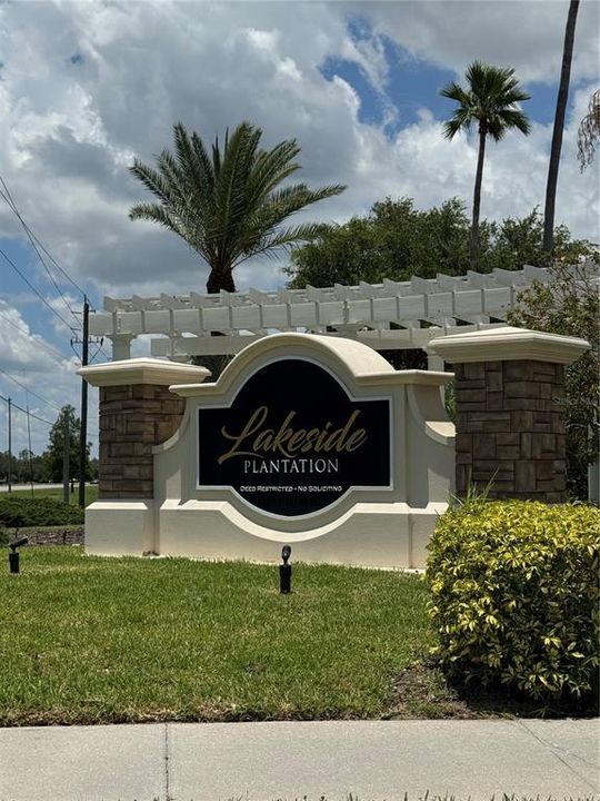На продажу: $482,000 (0.36 acres)