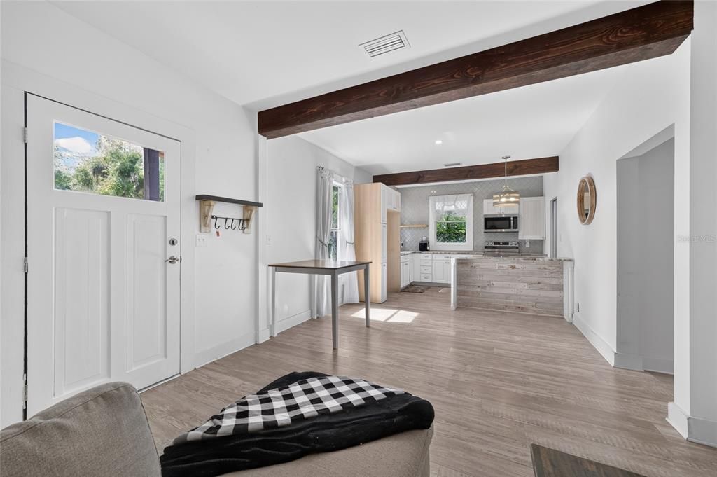 For Sale: $249,900 (3 beds, 2 baths, 1386 Square Feet)