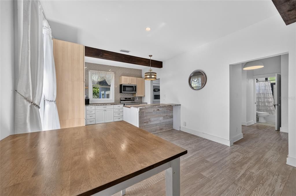 For Sale: $249,900 (3 beds, 2 baths, 1386 Square Feet)