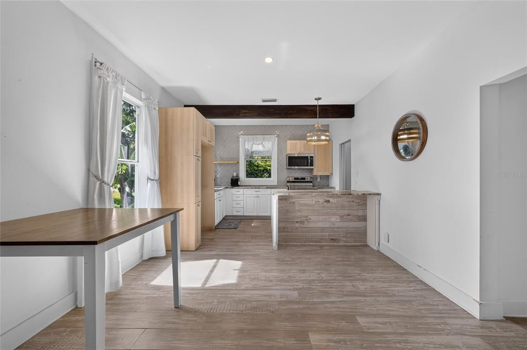 For Sale: $249,900 (3 beds, 2 baths, 1386 Square Feet)