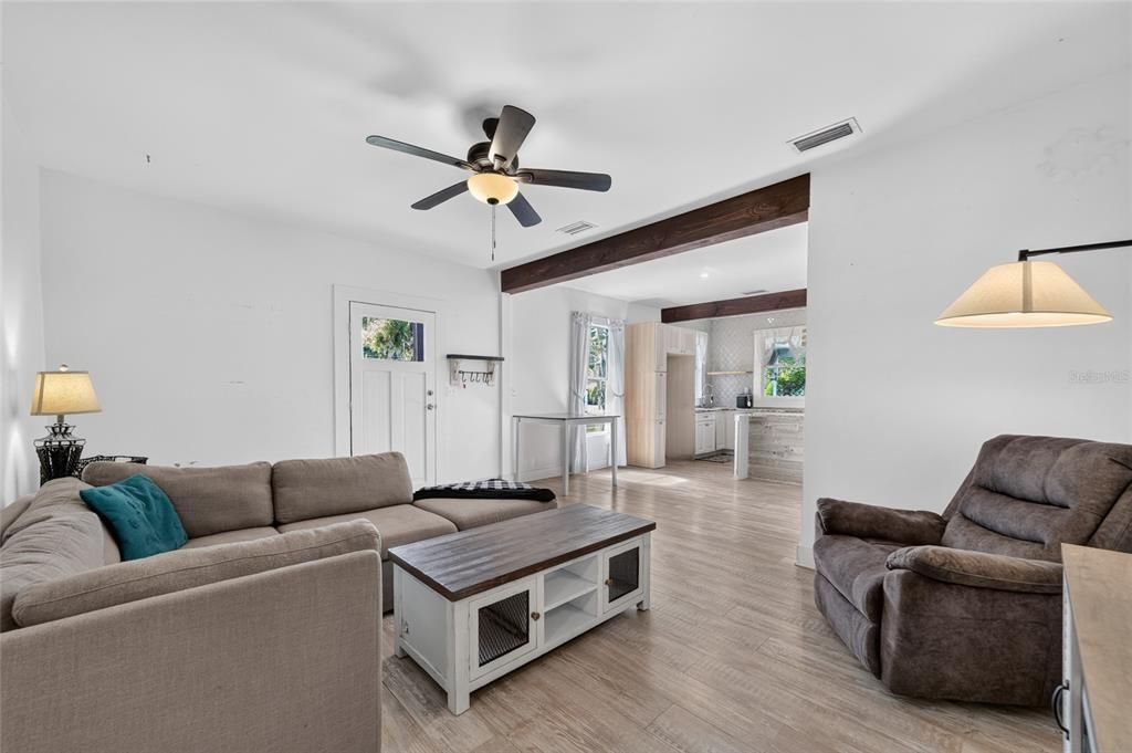 For Sale: $249,900 (3 beds, 2 baths, 1386 Square Feet)