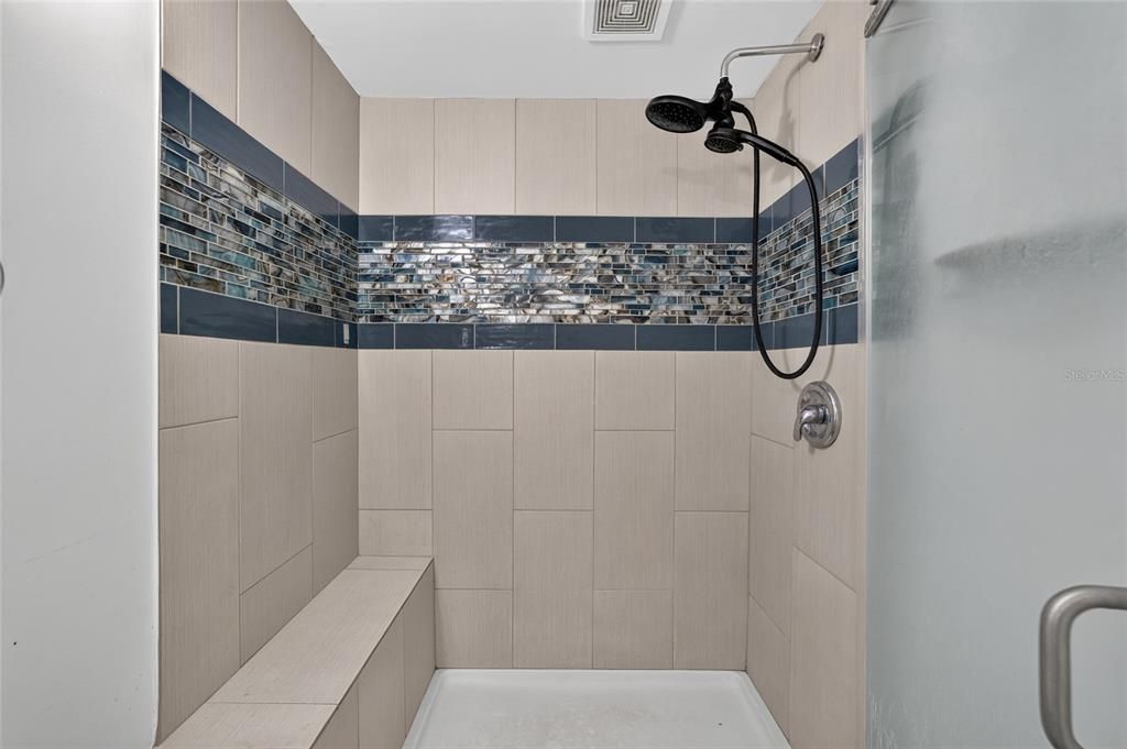 For Sale: $249,900 (3 beds, 2 baths, 1386 Square Feet)