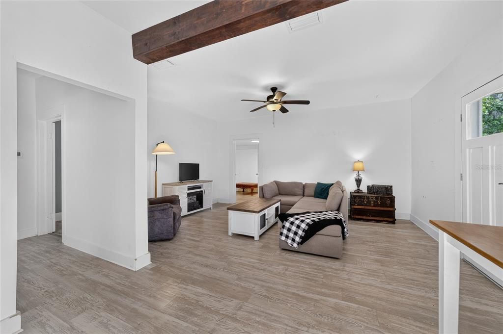 For Sale: $249,900 (3 beds, 2 baths, 1386 Square Feet)