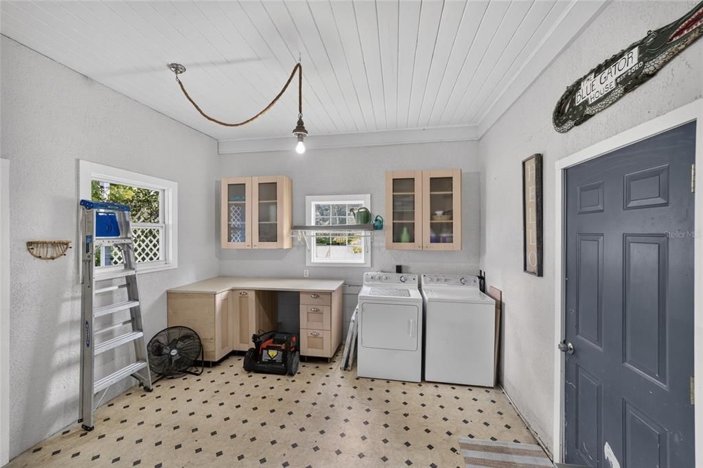 For Sale: $249,900 (3 beds, 2 baths, 1386 Square Feet)