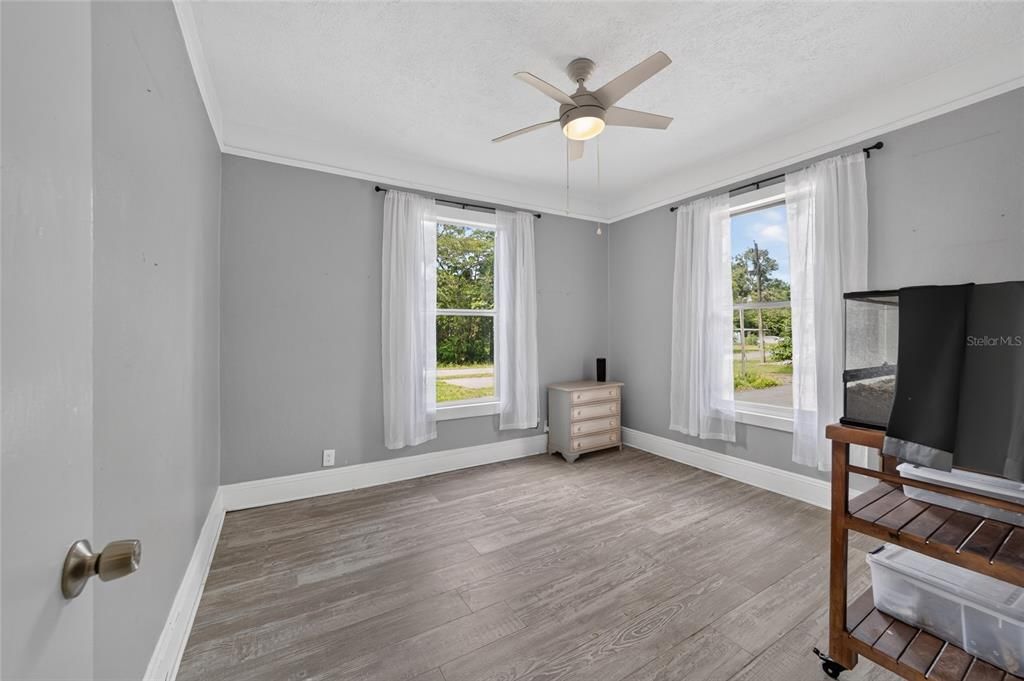 For Sale: $249,900 (3 beds, 2 baths, 1386 Square Feet)