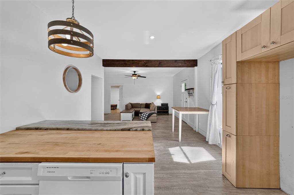 For Sale: $249,900 (3 beds, 2 baths, 1386 Square Feet)