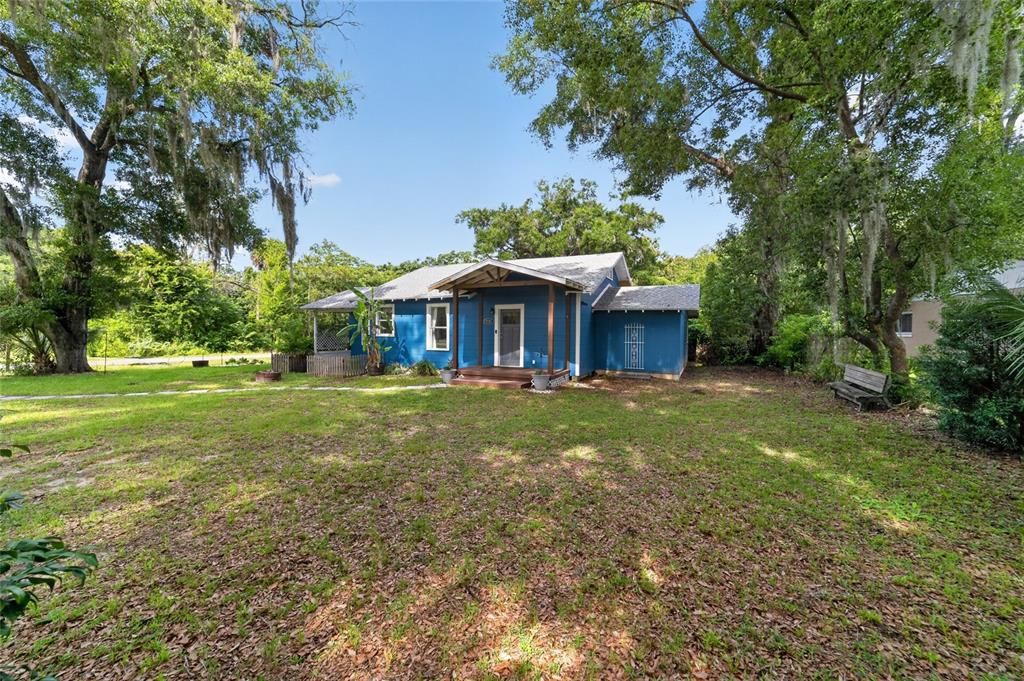 For Sale: $249,900 (3 beds, 2 baths, 1386 Square Feet)
