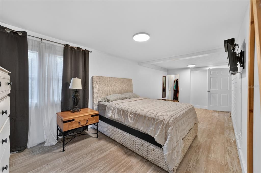 For Sale: $249,900 (3 beds, 2 baths, 1386 Square Feet)
