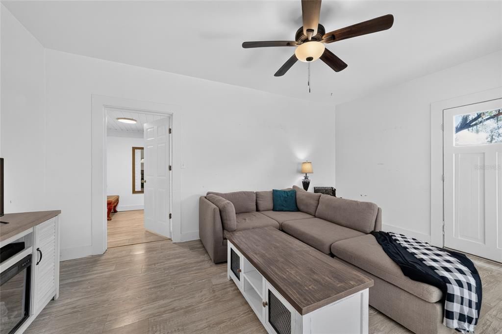 For Sale: $249,900 (3 beds, 2 baths, 1386 Square Feet)