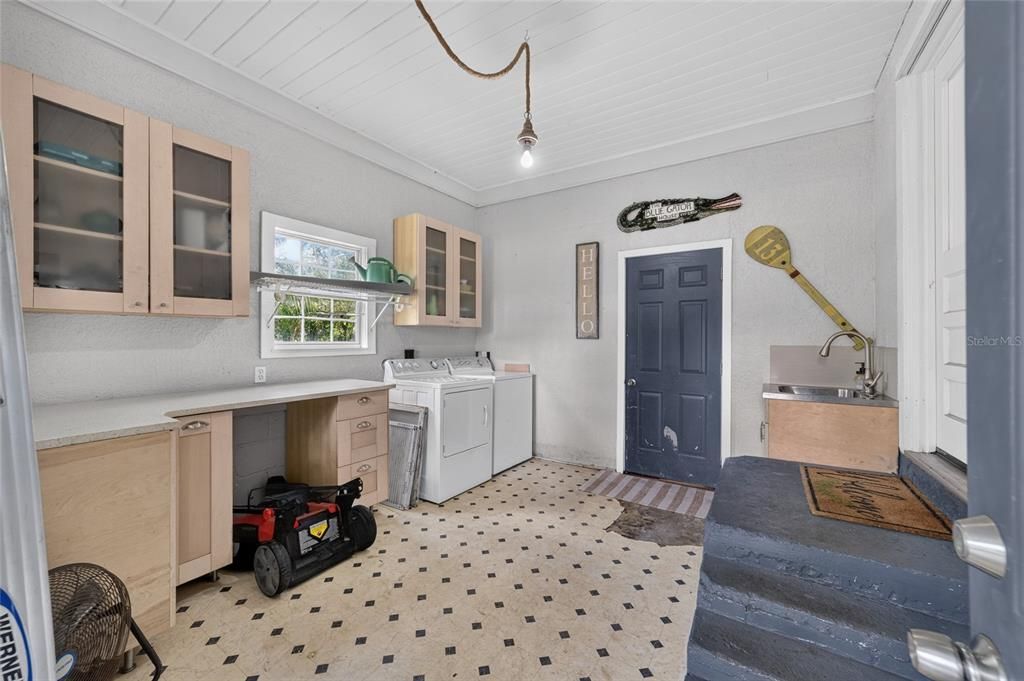 For Sale: $249,900 (3 beds, 2 baths, 1386 Square Feet)