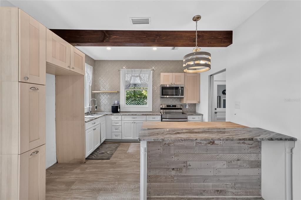 For Sale: $249,900 (3 beds, 2 baths, 1386 Square Feet)