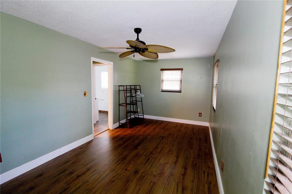 For Sale: $249,000 (1 beds, 1 baths, 750 Square Feet)
