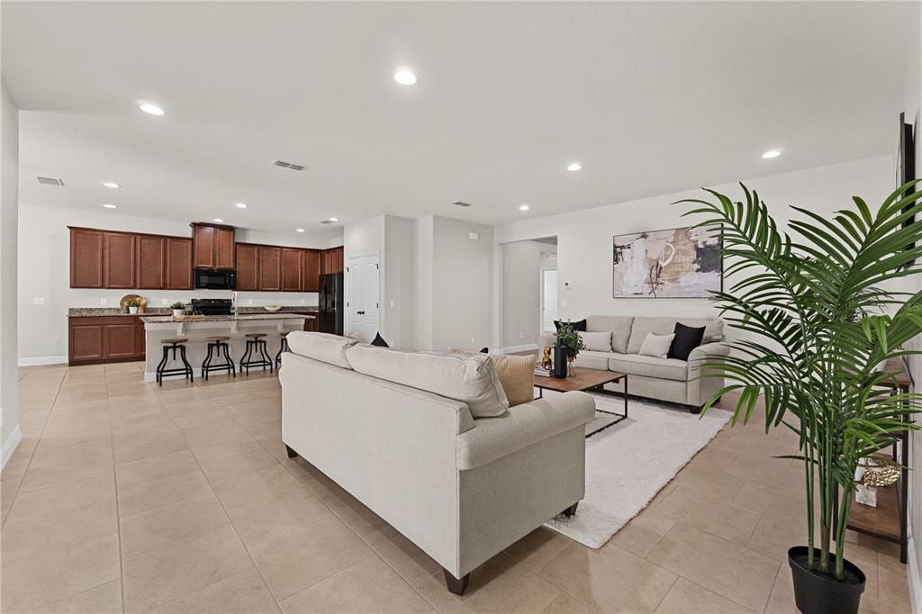 Activo con contrato: $520,000 (4 camas, 3 baños, 2535 Pies cuadrados)