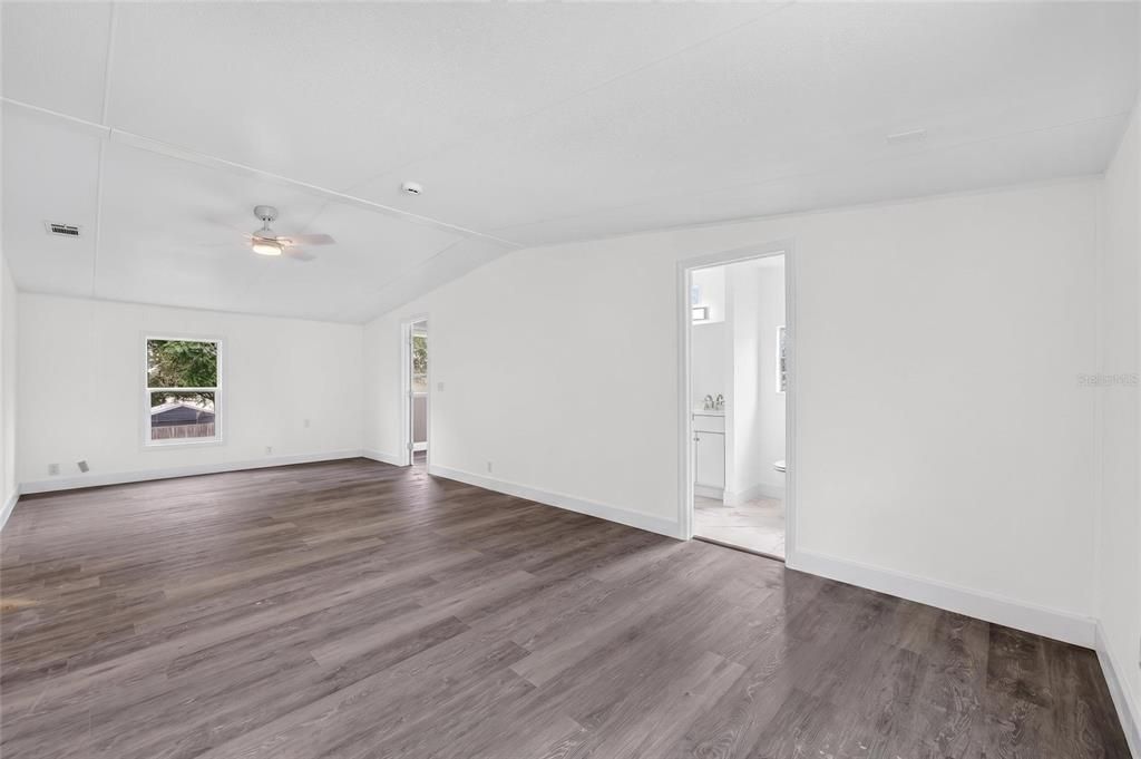 For Sale: $214,900 (3 beds, 2 baths, 1620 Square Feet)