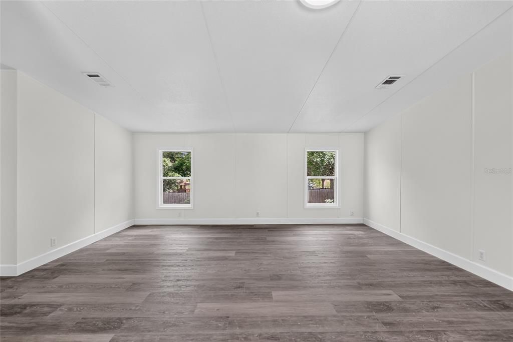 For Sale: $214,900 (3 beds, 2 baths, 1620 Square Feet)