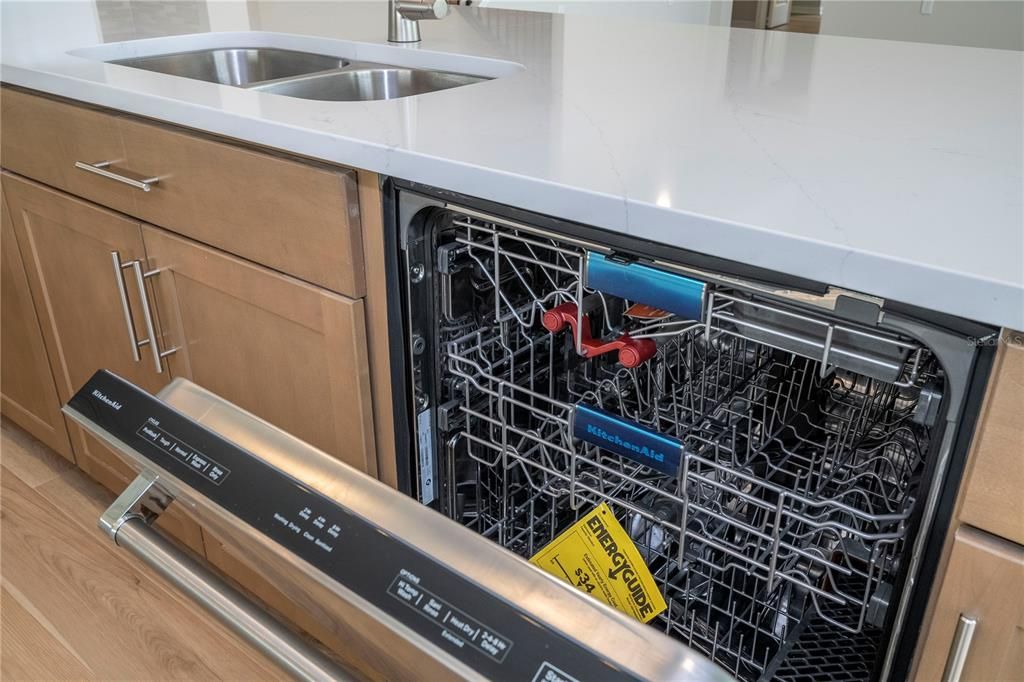 В аренду: $6,000 (4 спален, 3 ванн, 4272 Квадратных фут)
