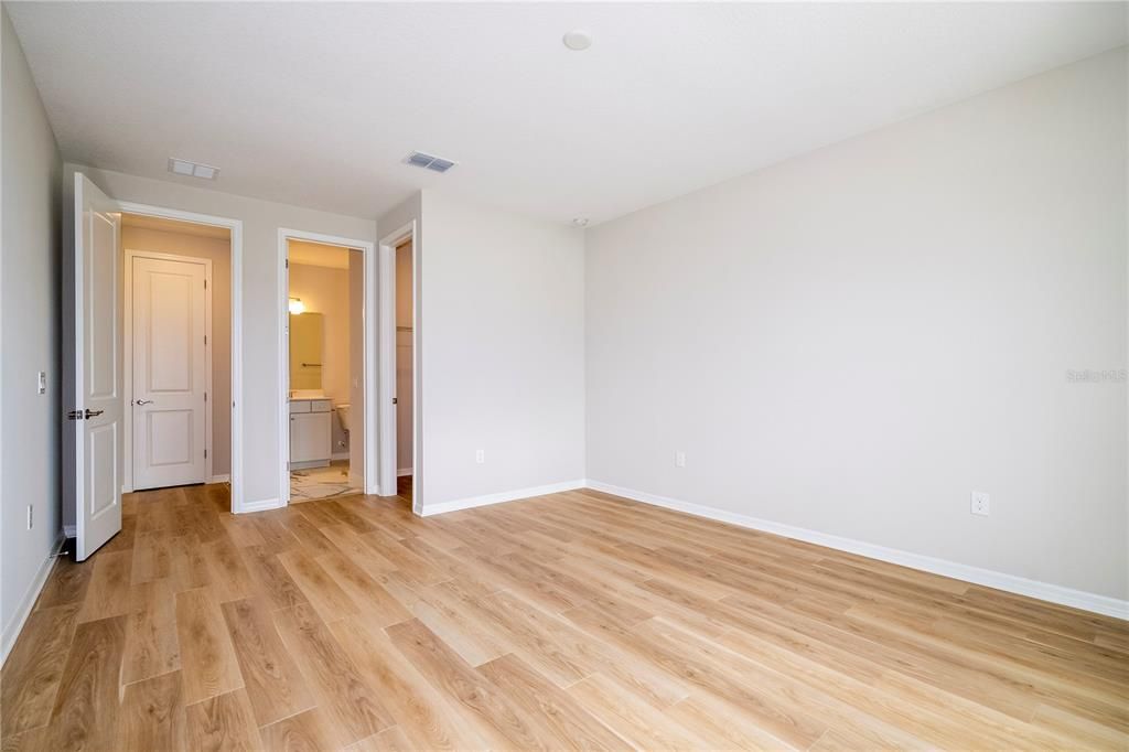 В аренду: $6,000 (4 спален, 3 ванн, 4272 Квадратных фут)