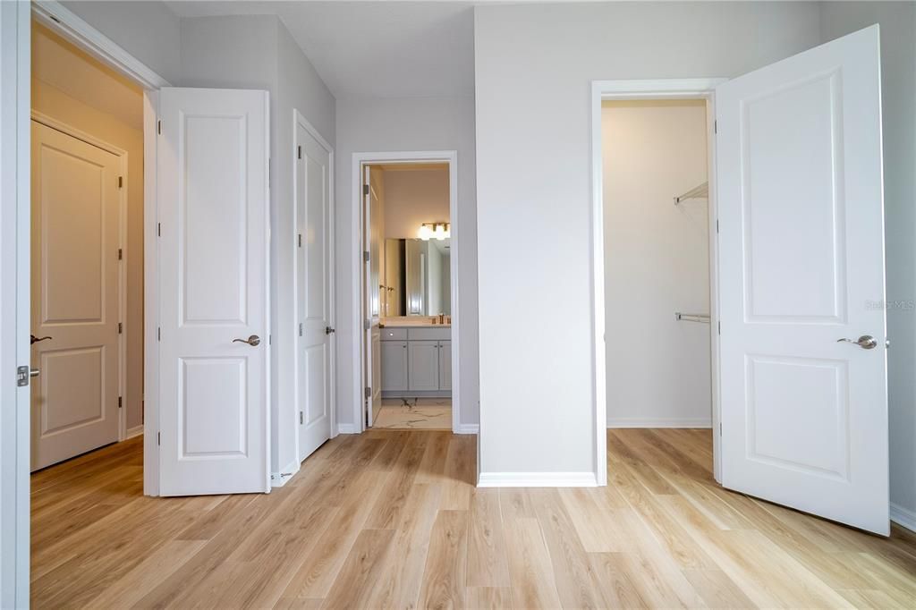 В аренду: $6,000 (4 спален, 3 ванн, 4272 Квадратных фут)