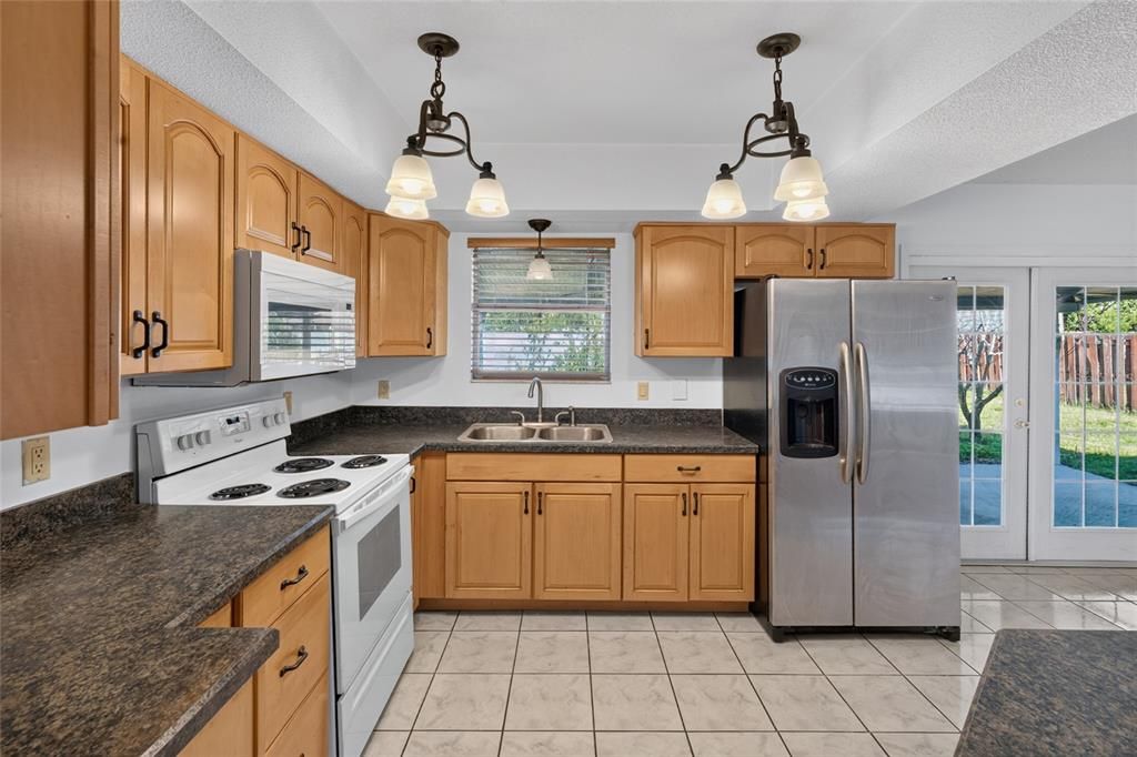 For Sale: $289,000 (3 beds, 2 baths, 1255 Square Feet)