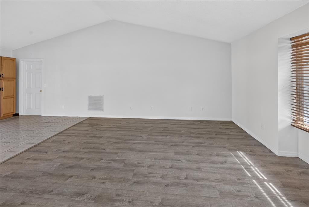 For Sale: $289,000 (3 beds, 2 baths, 1255 Square Feet)