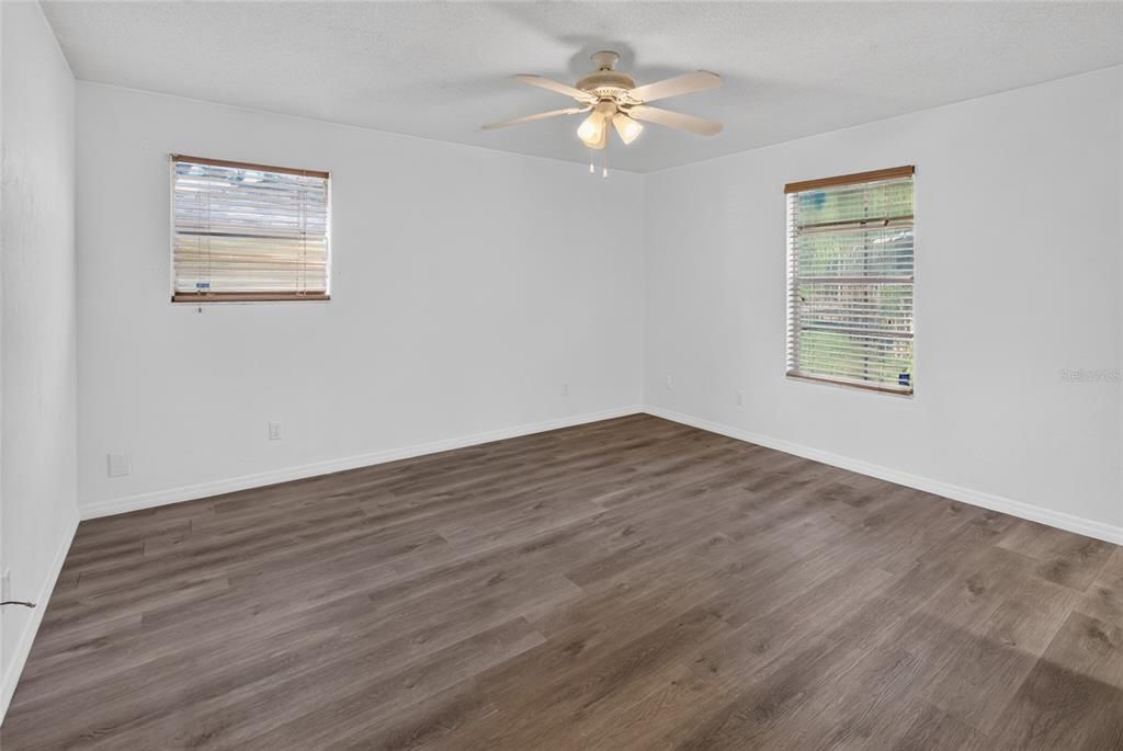 For Sale: $289,000 (3 beds, 2 baths, 1255 Square Feet)
