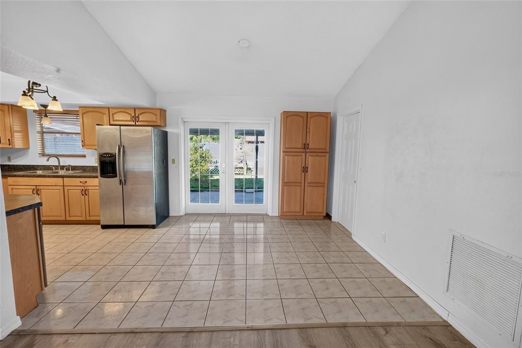 For Sale: $289,000 (3 beds, 2 baths, 1255 Square Feet)