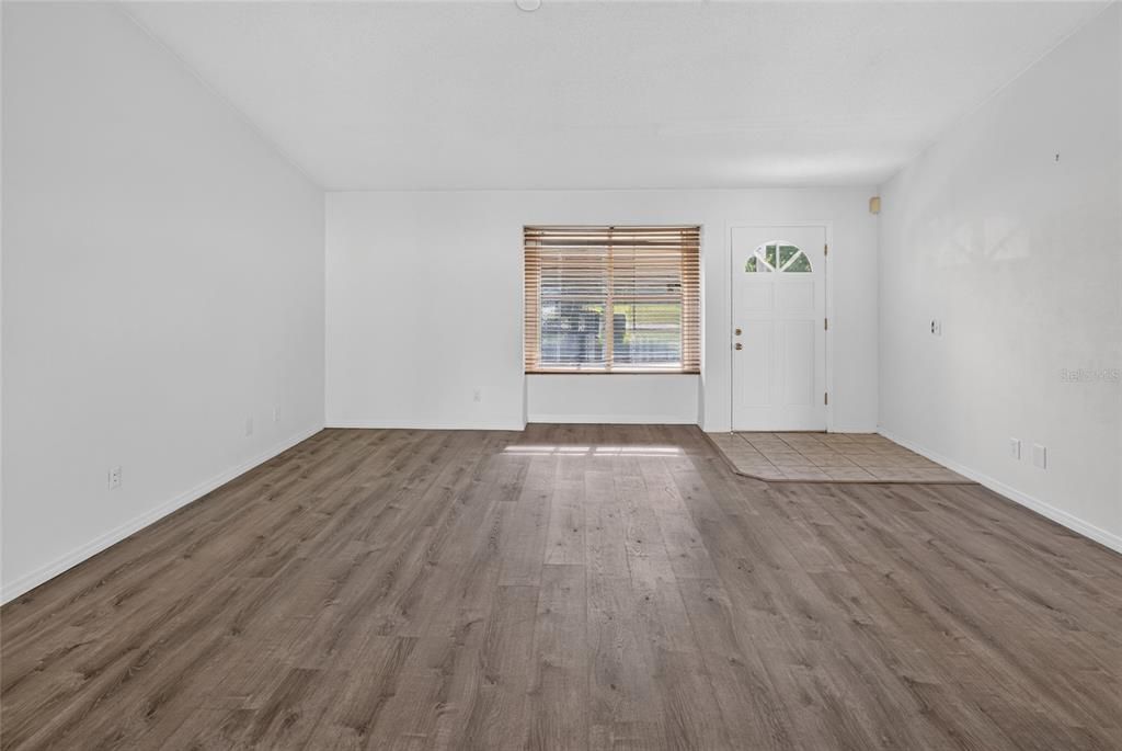 For Sale: $289,000 (3 beds, 2 baths, 1255 Square Feet)
